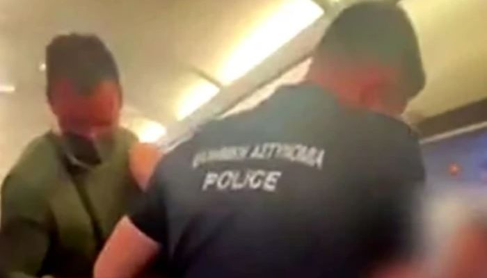 Drunk British man dragged off Jet2 plane for ‘urinating on brother’ before fighting each other | Secret Flying Drunk British man dragged off Jet2 plane for ‘urinating on brother’ before fighting each other | Secret Flying
