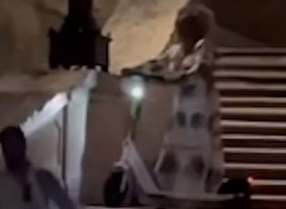 VIDEO: American tourist throws scooter down Rome’s Spanish Steps causing €25k in damage | Secret Flying