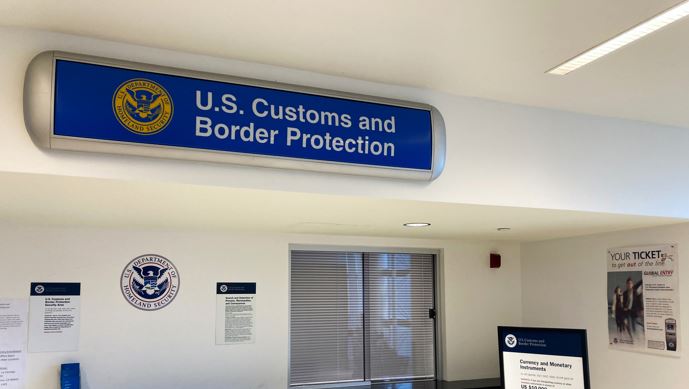 American Airlines passenger arrested for stealing $10,000 from fellow fliers on flight from Argentina to Miami | Secret Flying American Airlines passenger arrested for stealing $10,000 from fellow fliers on flight from Argentina to Miami | Secret Flying
