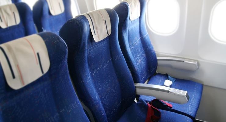 Passenger praised for refusing to give up seat for family on flight | Secret Flying Passenger praised for refusing to give up seat for family on flight | Secret Flying