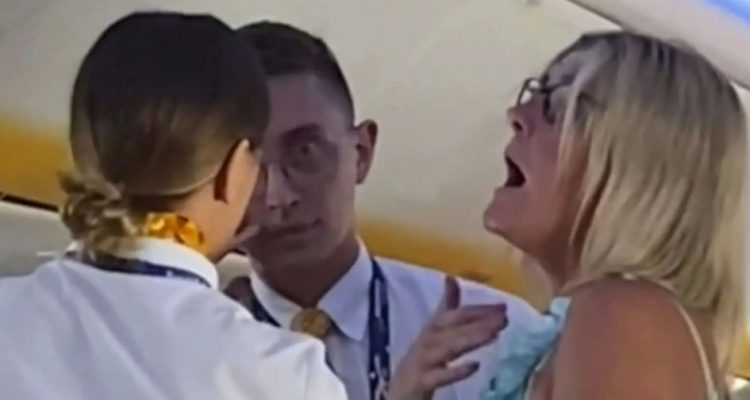 ‘Drunk’ woman slaps passenger after telling another ‘I’ll put you in hospital’ | Secret Flying ‘Drunk’ woman slaps passenger after telling another ‘I’ll put you in hospital’ | Secret Flying
