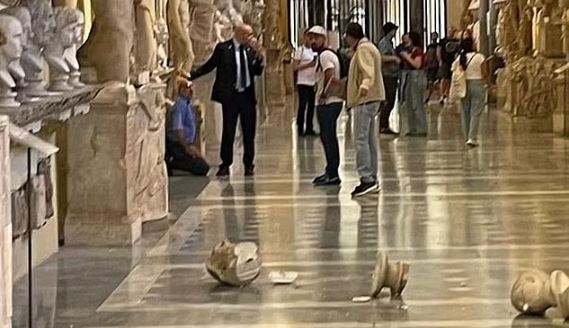 American tourist smashes 2,000-year-old statues in the Vatican after being told he couldn’t see Pope Francis | Secret Flying