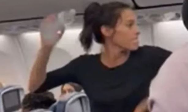 VIDEO: Woman turns violent on Delta flight when asked to take dog off her lap | Secret Flying VIDEO: Woman turns violent on Delta flight when asked to take dog off her lap | Secret Flying