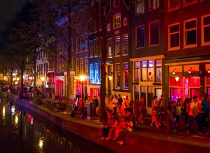 Amsterdam tells ‘nuisance’ tourists to stay away | Secret Flying