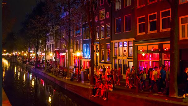 Amsterdam tells ‘nuisance’ tourists to stay away | Secret Flying