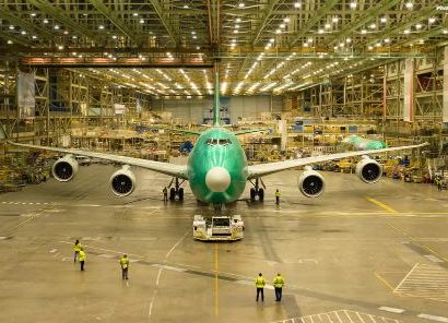 End of an era: Very last 747 jumbo jet rolls off Boeing’s assembly line | Secret Flying