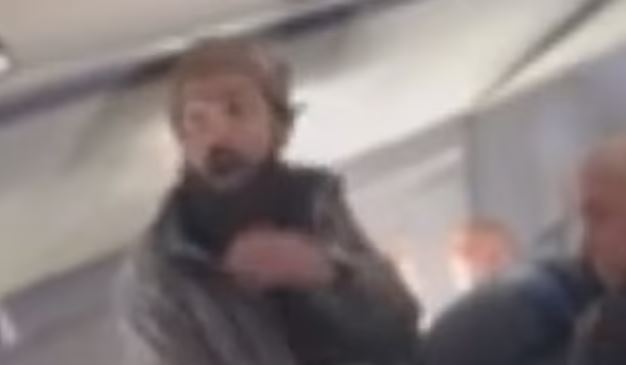 VIDEO: Massachusetts man arrested for stabbing United Airlines flight attendant | Secret Flying