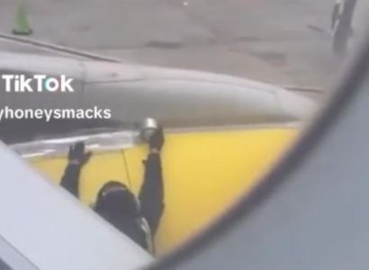 Video of Spirit Airlines worker putting tape on plane before takeoff goes viral | Secret Flying