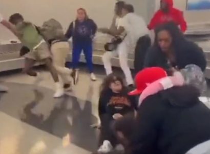 VIDEO: Wild brawl at Chicago O’Hare Airport | Secret Flying