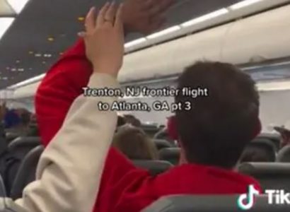 VIDEO: Passengers hold vote to kick unruly woman off Frontier flight | Secret Flying