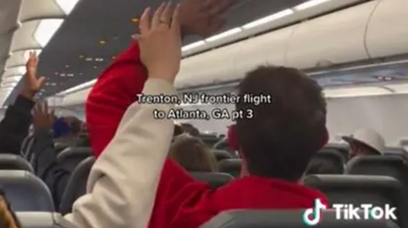 VIDEO: Passengers hold vote to kick unruly woman off Frontier flight