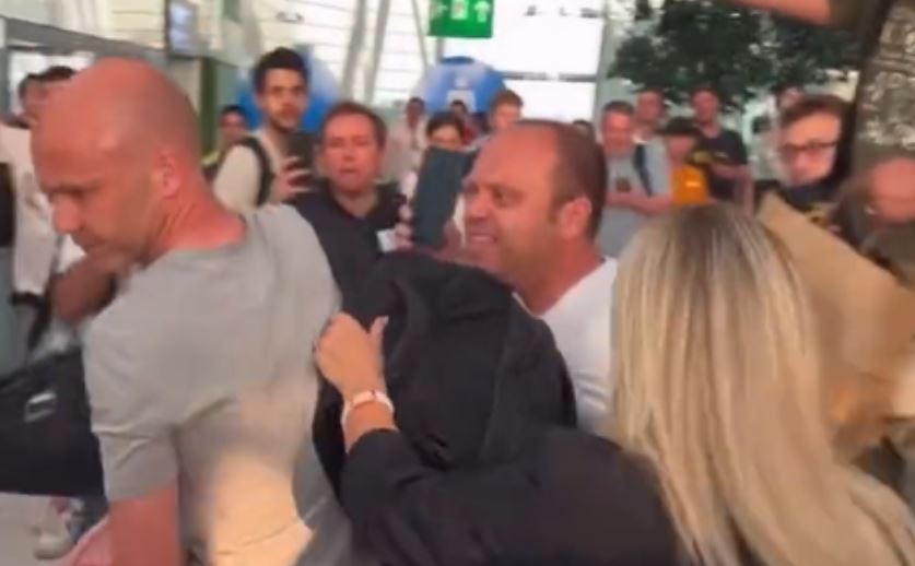 Soccer referee attacked by Roma fans at Budapest Airport after Europa League final defeat