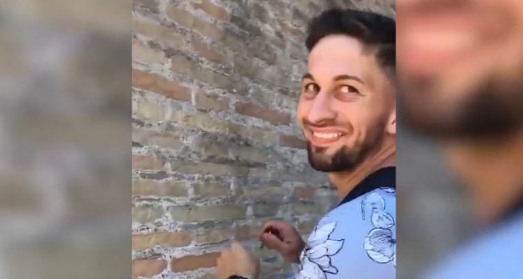 VIDEO: Tourist caught carving girlfriend’s name into Rome’s Colosseum | Secret Flying VIDEO: Tourist caught carving girlfriend’s name into Rome’s Colosseum | Secret Flying
