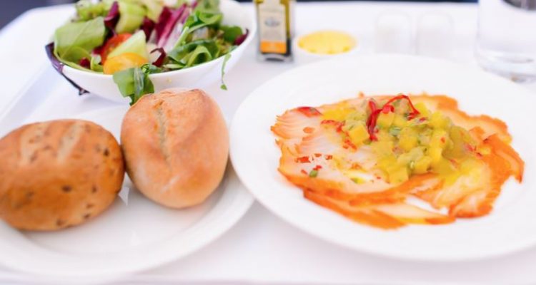 United flight diverted after business class passenger throws tantrum over meal choice | Secret Flying United flight diverted after business class passenger throws tantrum over meal choice | Secret Flying