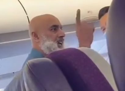 Malaysia Airlines flight returns to Sydney after passenger’s crazed outburst | Secret Flying