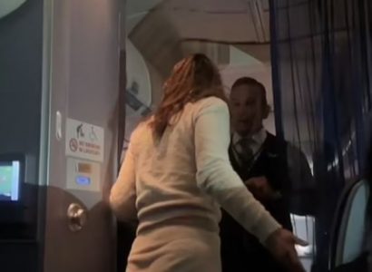 Woman banned from United Airlines after row over wine forces flight diversion | Secret Flying