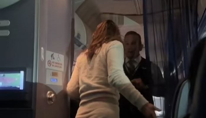 Woman banned from United Airlines after row over wine forces flight diversion | Secret Flying Woman banned from United Airlines after row over wine forces flight diversion | Secret Flying