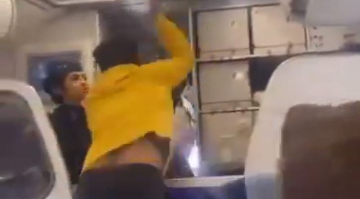 VIDEO: Passenger slaps IndiGo pilot after 13-hour delay in India | Secret Flying VIDEO: Passenger slaps IndiGo pilot after 13-hour delay in India | Secret Flying