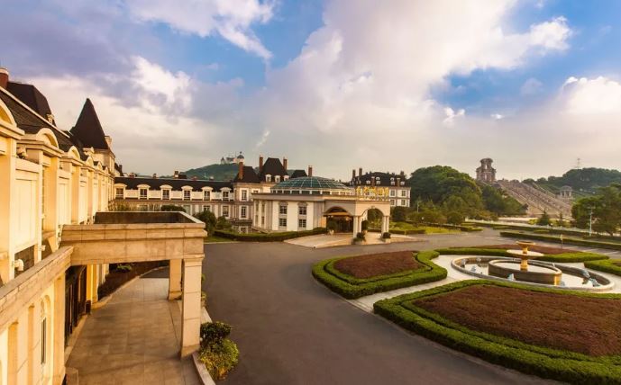5* Tianducheng Hotel in Hangzhou, China for only $58 USD per night