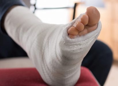 American passenger sues airline claiming he broke his ankle while letting someone go to the bathroom | Secret Flying