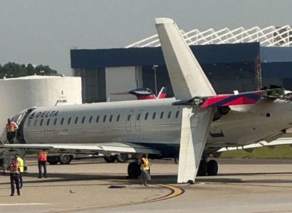 Delta planes collide on tarmac | Secret Flying