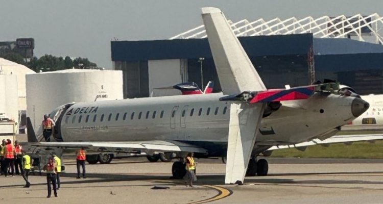 Delta planes collide on tarmac | Secret Flying Delta planes collide on tarmac | Secret Flying