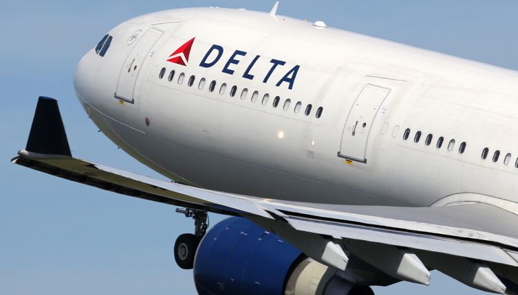 Stowaway discovered leaving the US for France