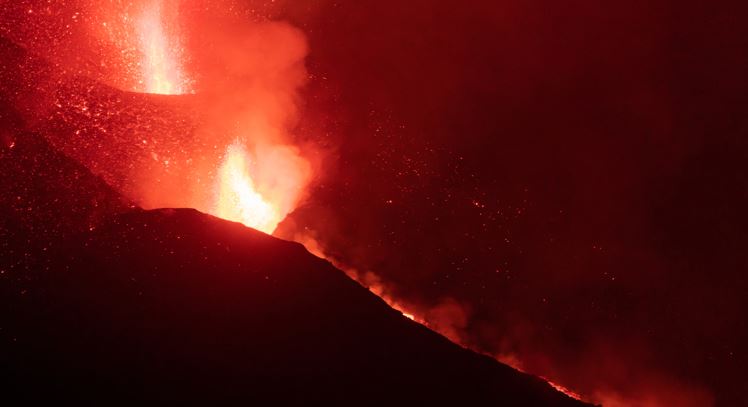 Bali flights cancelled after volcano eruption