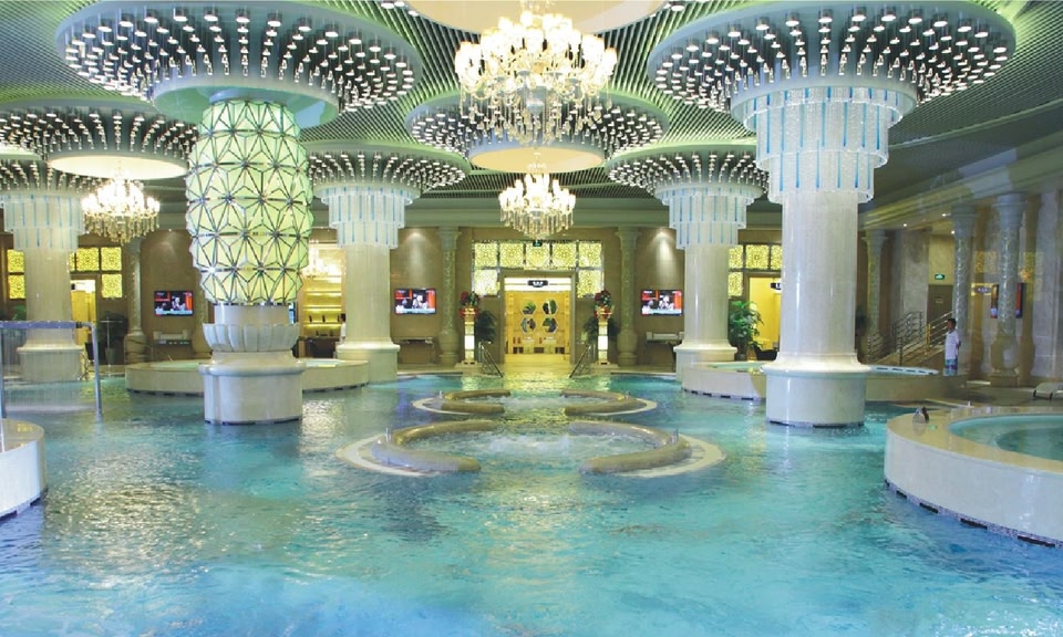 XMAS & NEW YEAR: 5* Swan Lake Recreation Hotel in Foshan, China for only $34 USD per night